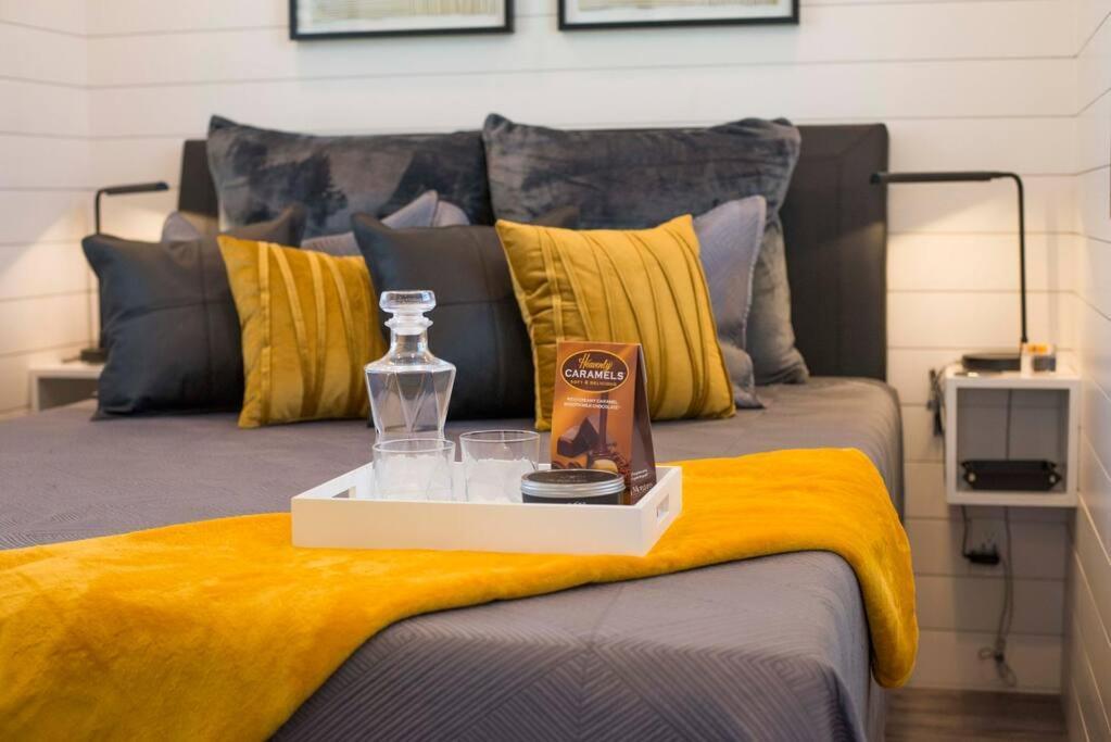 The Zephyr Modern Luxe Container Home Беллмид Экстерьер фото