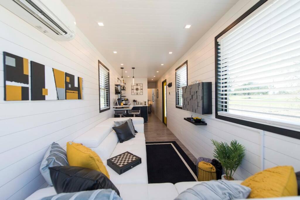 The Zephyr Modern Luxe Container Home Беллмид Экстерьер фото