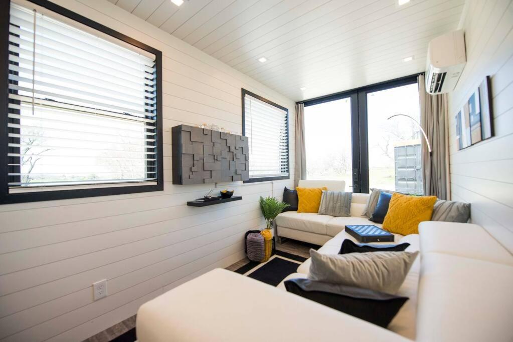 The Zephyr Modern Luxe Container Home Беллмид Экстерьер фото