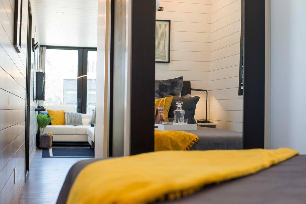 The Zephyr Modern Luxe Container Home Беллмид Экстерьер фото